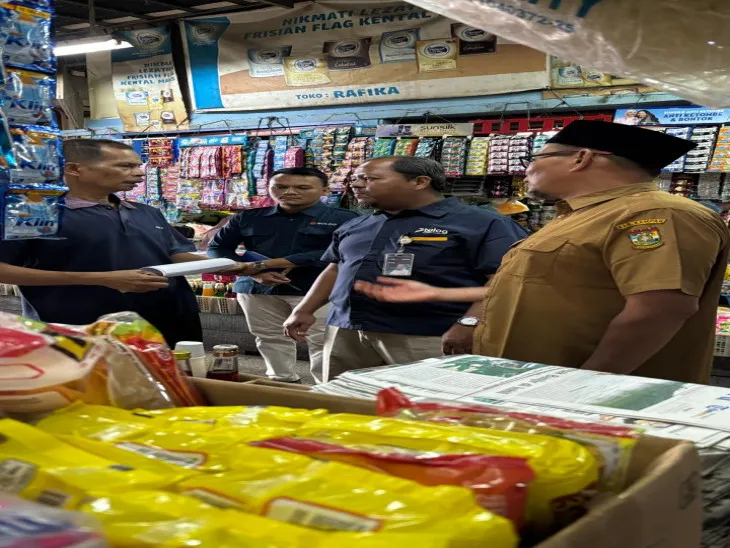 BULOG dan Dinas Perdagangan Kampar Sidak Pasar Pastikan Stok Aman Jelang Ramadhan 2026