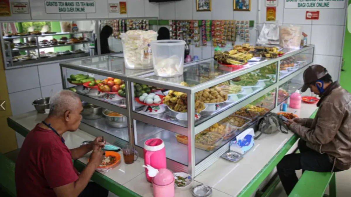 Masyarakat Pilih Warteg dan Warmindo untuk Sahur di Ramadan
