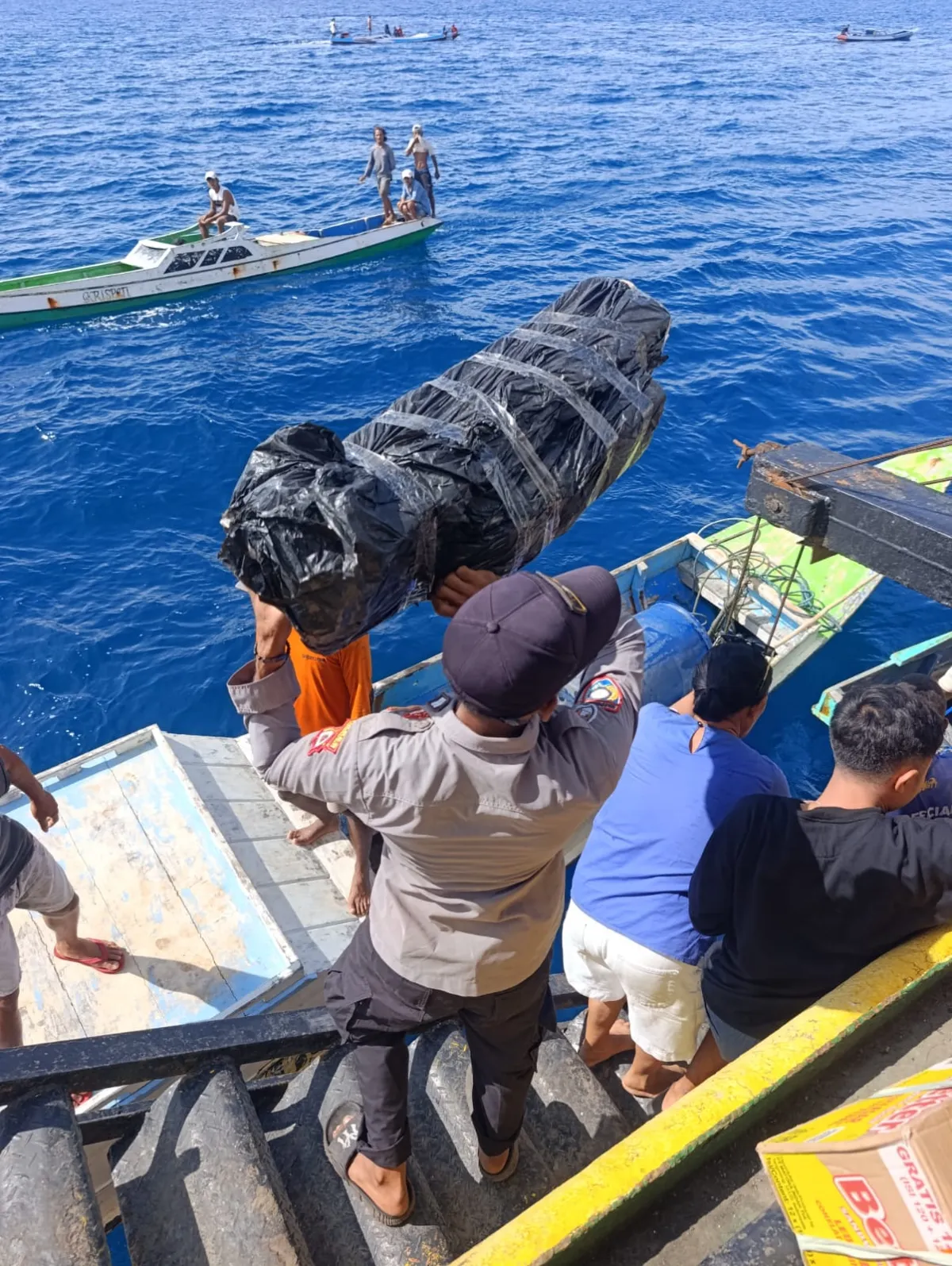 Polsek Mdona Hyera Jamin Keamanan Pelayanan di Perairan Pulau Luang