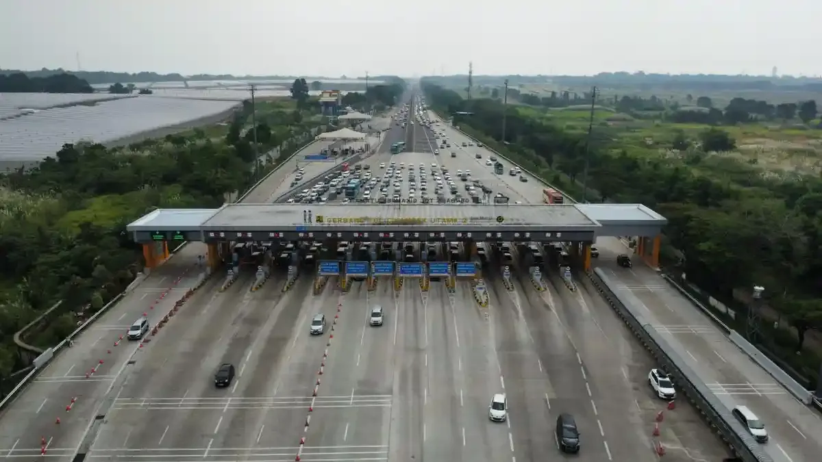 Kemacetan Parah di Tol Cikampek saat Puncak Arus Mudik Lebaran 2026