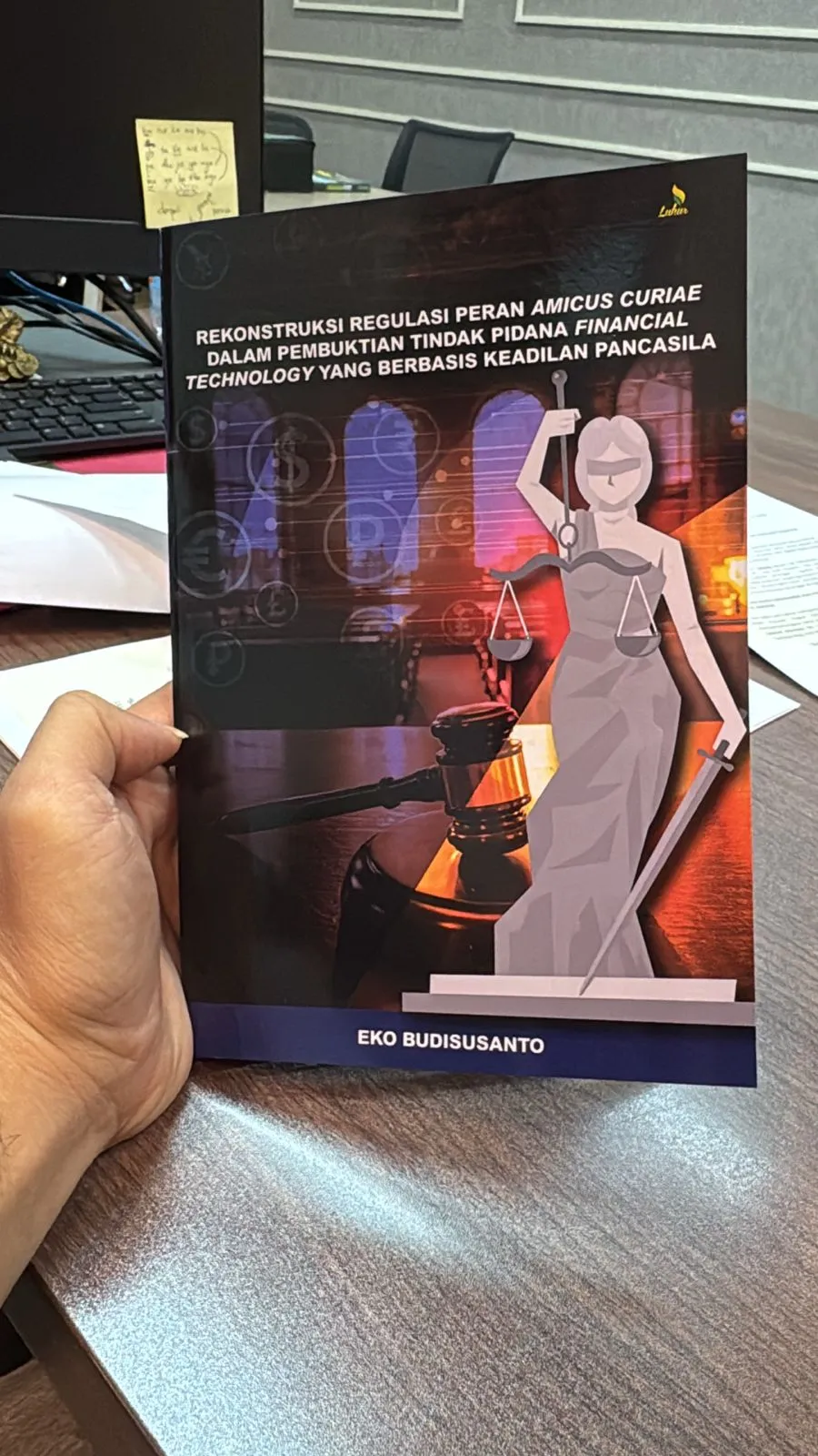 Dr. Eko Budisusanto Luncurkan Buku tentang Pembuktian Tindak Pidana Fintech