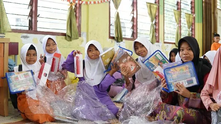 BTN Serahkan 5.500 Paket Sekolah untuk Dukung Pendidikan Anak