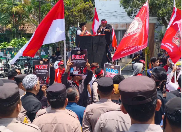Aksi Demo HUT ke-112 Kota Sukabumi Soroti Dugaan Mark Up dan Nepotisme Program MBG