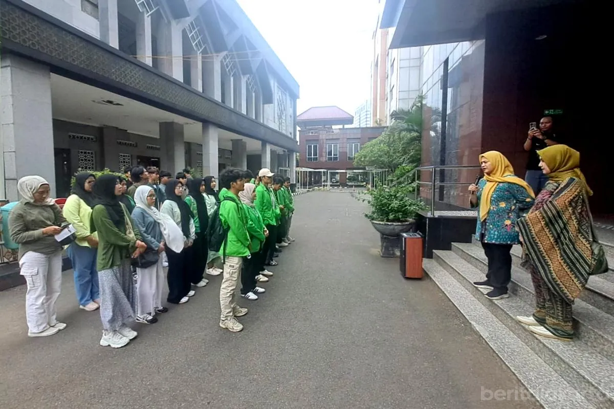 55 Mahasiswa Ikuti Wisata Religi di Jakarta Pusat