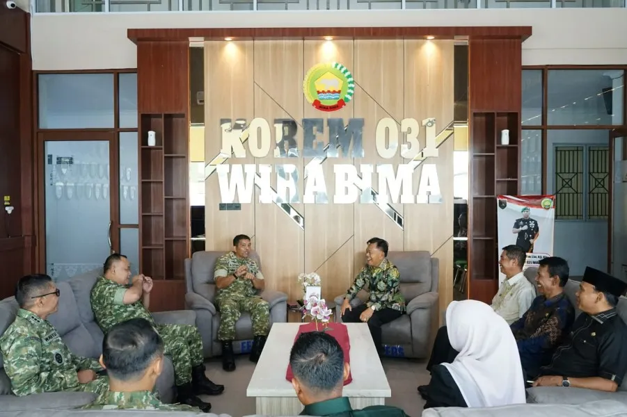 Bupati Meranti dan Danrem 031 Bahas Sinergi Pertahanan dan Pembangunan Daerah