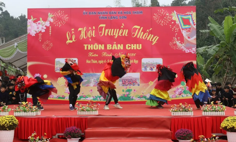 Pembukaan Festival Tradisional Ban Chu 2026 di Komune Hoa Tham