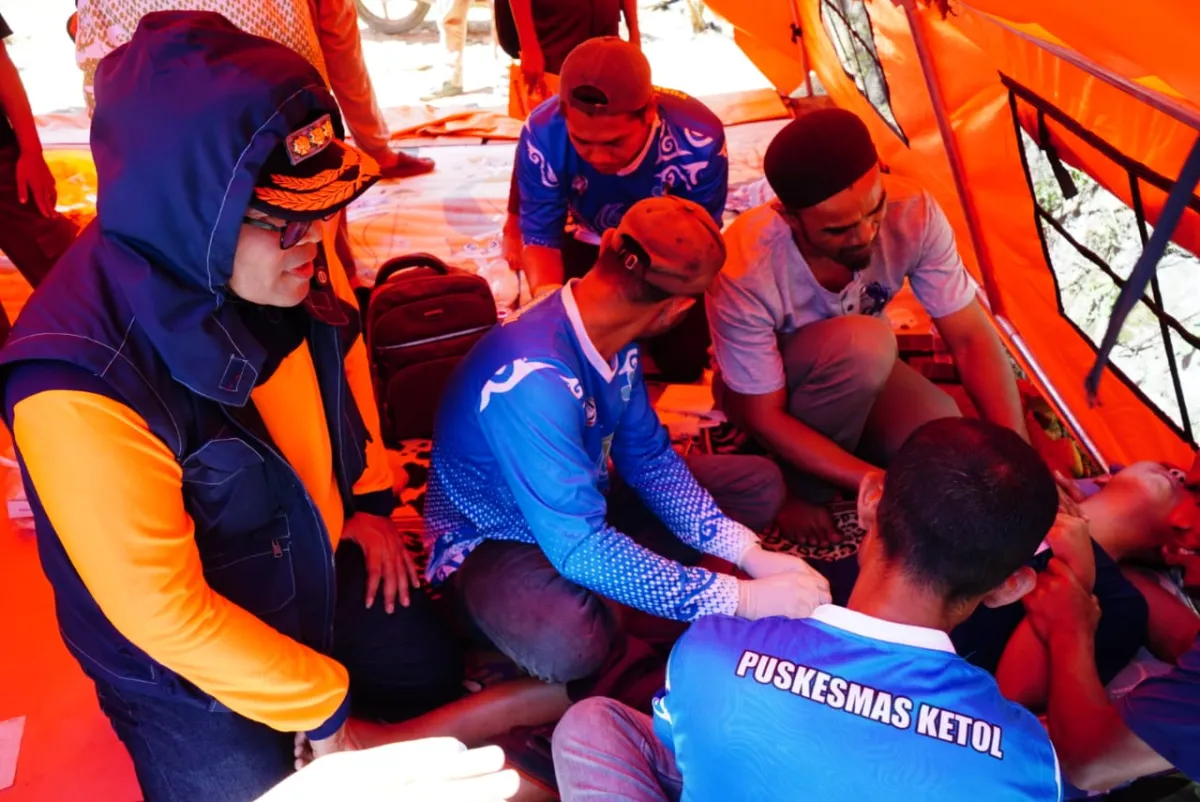 Tenaga Kesehatan Aceh Tengah Gelar Khitanan Massal untuk Anak Pengungsi