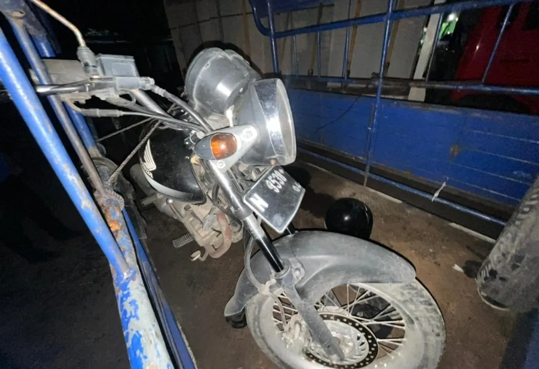 Pengendara Motor Tewas Terlindas Truk di Perlintasan KA Mangkrengan