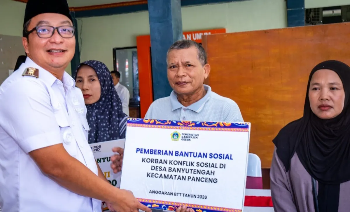 Pemkab Gresik Berikan Bansos untuk Warga Terdampak Konflik di Panceng