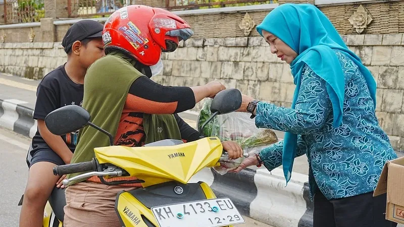 Jumat Berkah: Aksi Berbagi Sembako untuk Dukung Ketahanan Pangan Keluarga