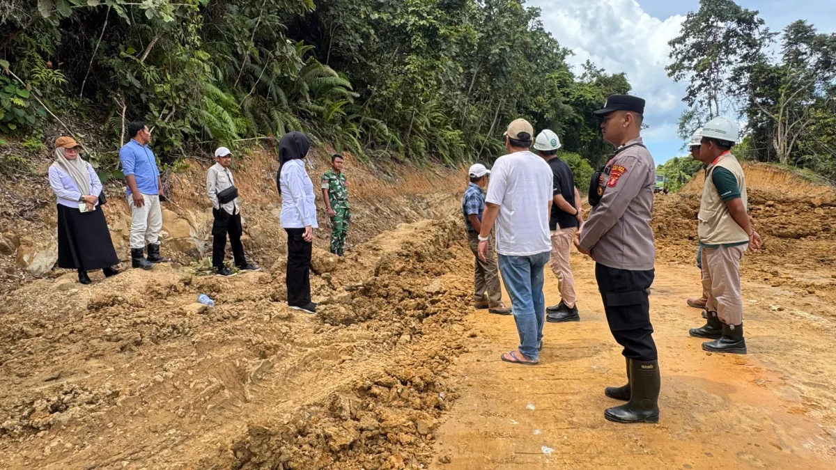 Kondisi Jalan Poros Gunung Benteng Memprihatinkan, Pertemuan Solusi Dijadwalkan