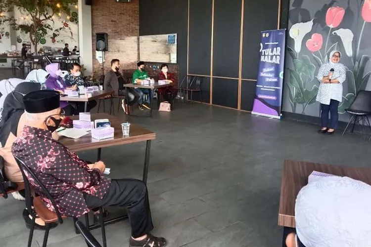 Pelatihan Literasi Digital untuk Lansia di Wonosobo dengan Pendekatan Khusus