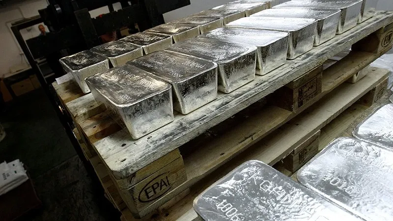 Harga Perak Naik Jelang Hari Dewa Kekayaan, Kakao Tertekan oleh Kelebihan Pasokan