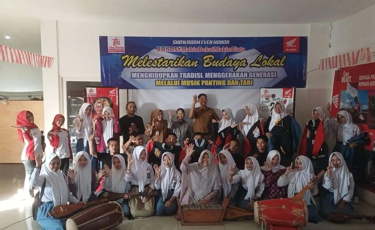 Pelestarian Budaya Lokal: Honda Trio Motor dan SMKPPN 1 Paringin Gelar Pertunjukan Musik Panting