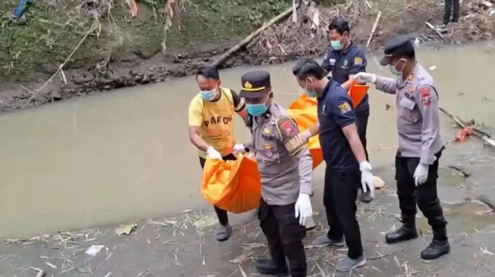 Penemuan Mayat Perempuan Membusuk di Sungai Paron Ngawi