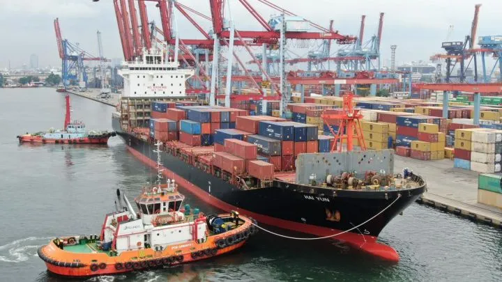 Konflik Selat Hormuz Dorong Kenaikan Biaya Logistik Global