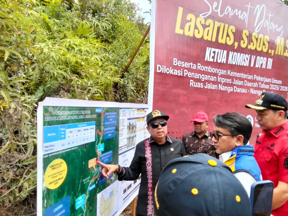 Ketua Komisi V DPR RI Tinjau Infrastruktur Jalan Nanga Danau – Nanga Bunut