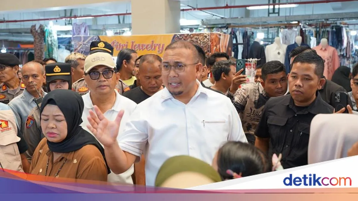 Andre Rosiade Tinjau Pasar Raya Padang, Pedagang Curhat Masalah Sepi dan Pungli