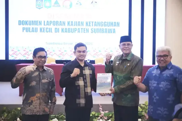Bupati Sumbawa Utamakan Keselamatan Warga Pulau Kecil dalam RPJMD