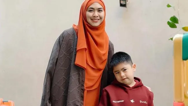 Memahami Apraxia: Tantangan Bicara pada Anak Seperti Putra Oki Setiana Dewi