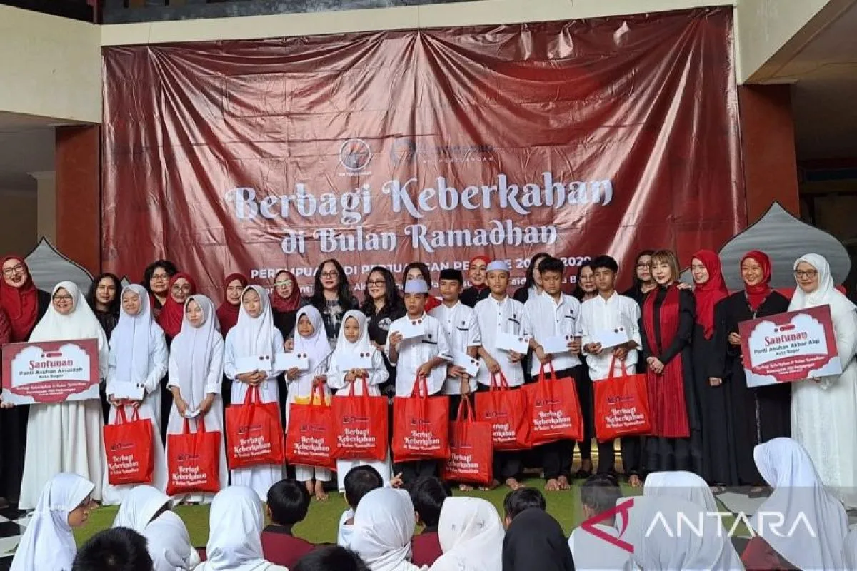 PIA PDI Perjuangan Berikan Bantuan Sembako ke Panti Asuhan di Bogor
