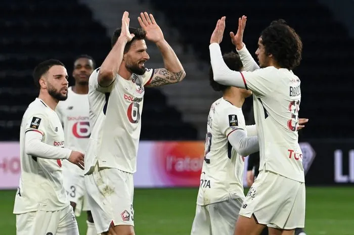 Calvin Verdonk dan LOSC Lille Lolos ke 16 Besar Liga Europa