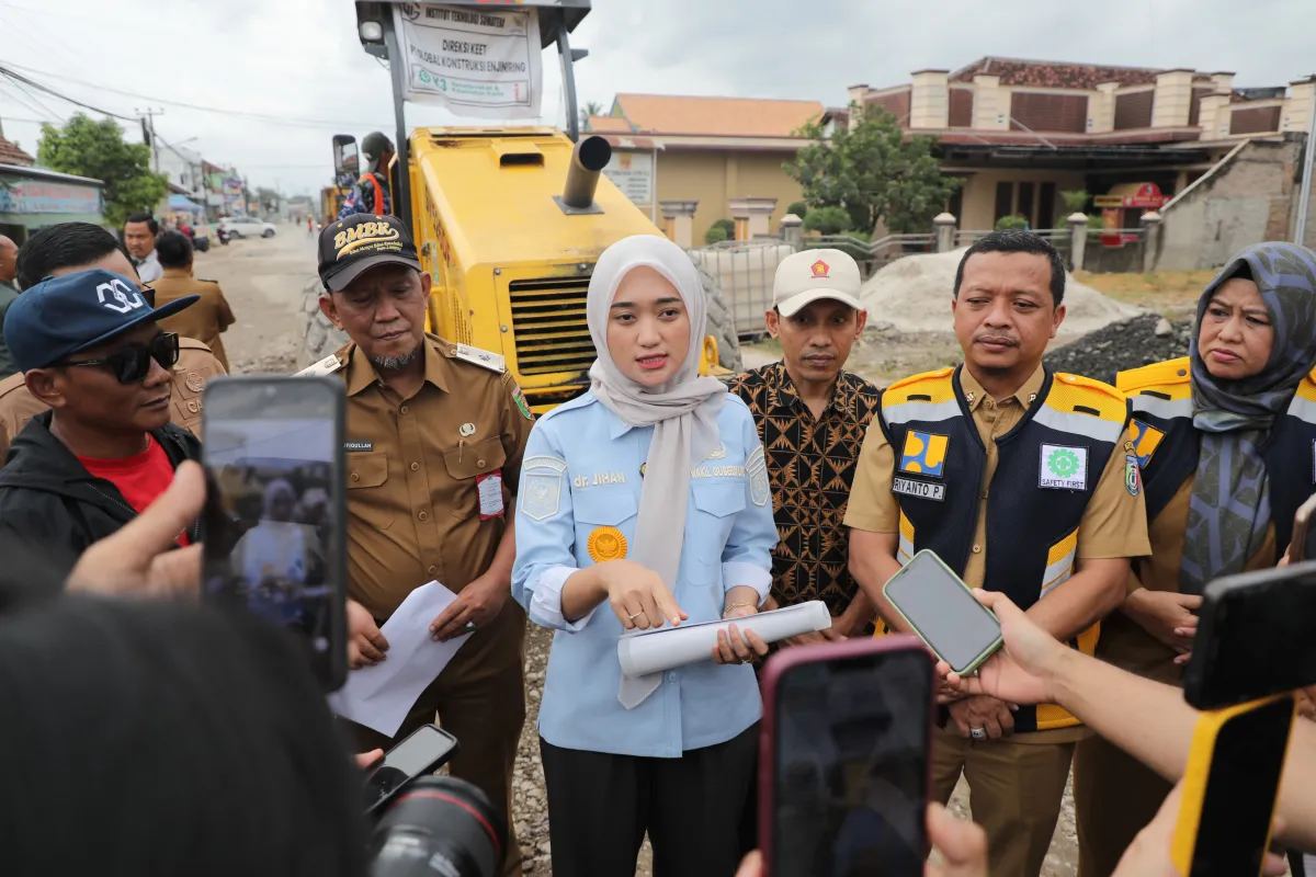Wagub Jihan Tinjau Perbaikan Jalan Pringsewu–Pardasuka untuk Akses Transportasi yang Aman