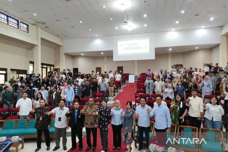AdaKami Gelar FutureFin Talk untuk Literasi Keuangan Digital di UNS