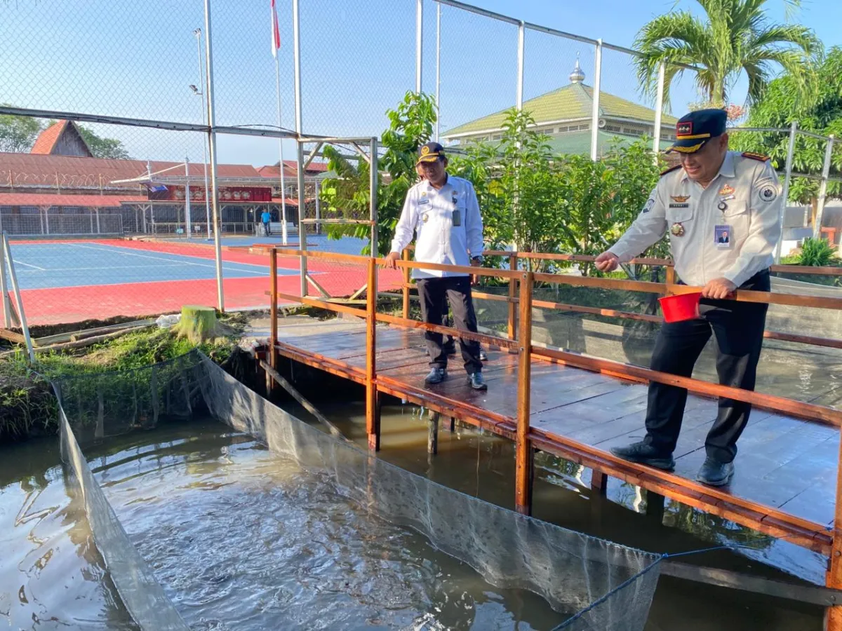 Kepala Lapas Banjarmasin Tinjau Proyek Jembatan untuk Program Perikanan