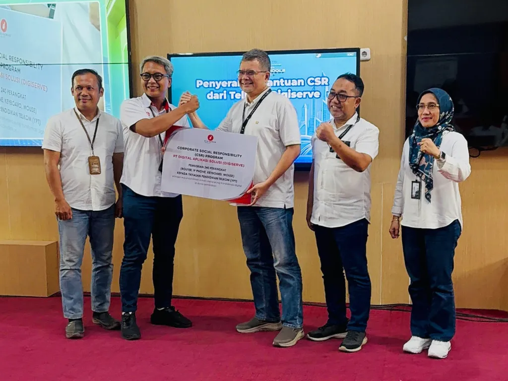 Digiserve Salurkan 240 Perangkat Digital untuk Tingkatkan Pendidikan Vokasi di SMK Telkom