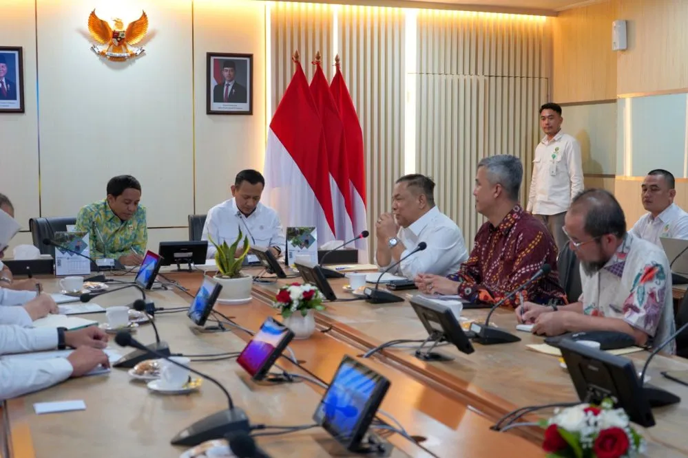 Audiensi Plt Gubri Riau dan Menhut Bahas Tiga Isu Pembangunan Strategis