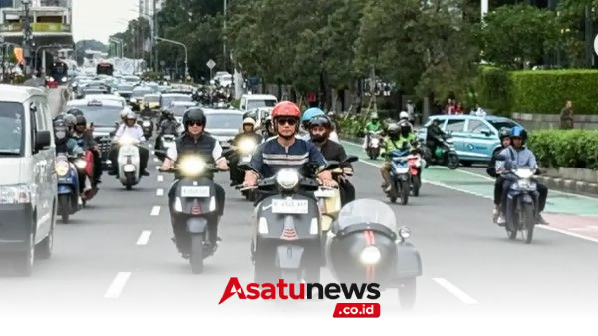 AHY Seru-seruan Ngabuburit Menggunakan Vespa GTS 150 di Benhil