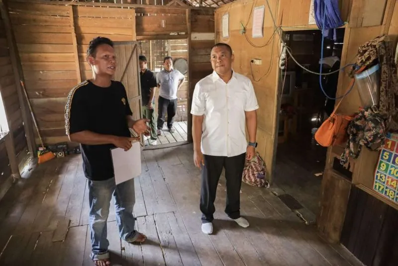Kartoyo Ajak Gotong Royong Perbaiki Rumah Tidak Layak Huni di HSS