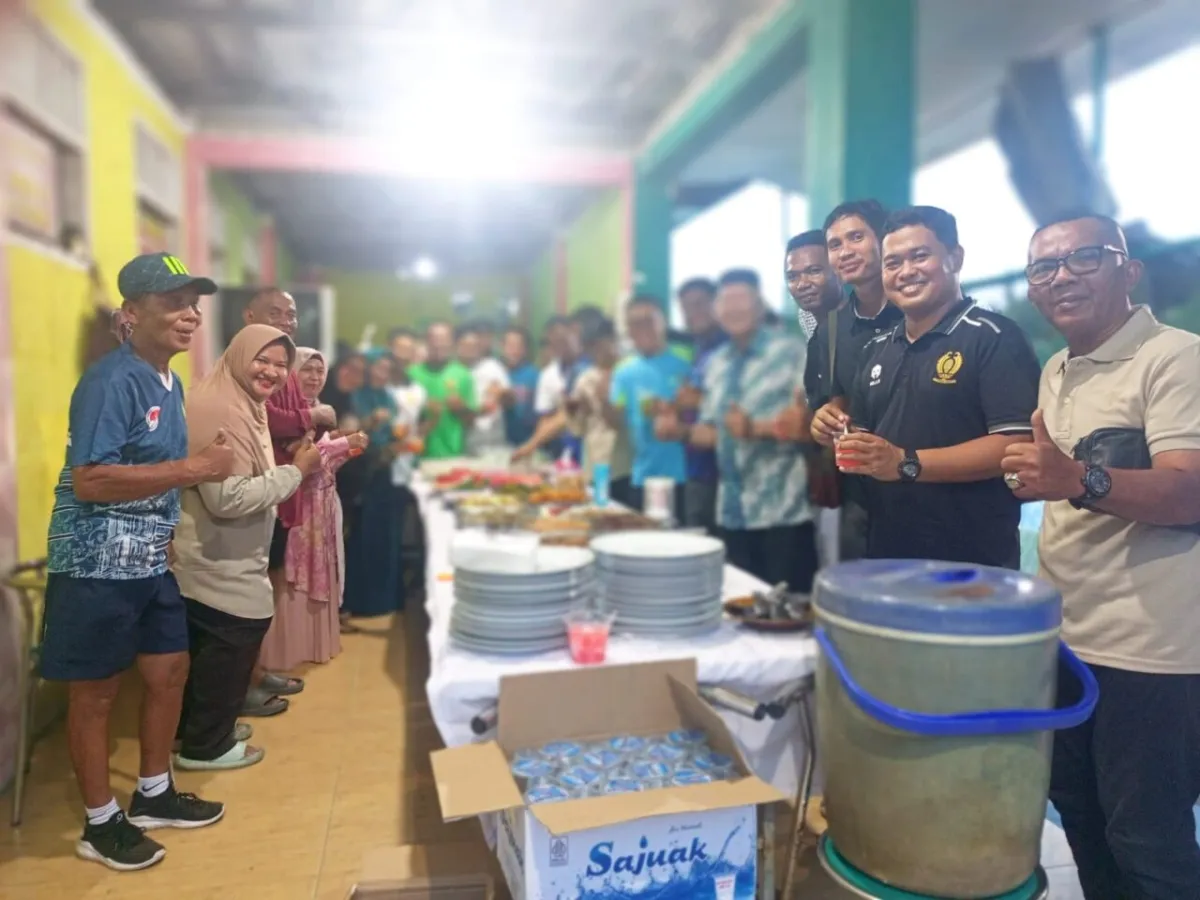 Buka Puasa Bersama di Lapangan Tenis Sekora, Pererat Silaturahmi Komunitas Tenis Sumbar