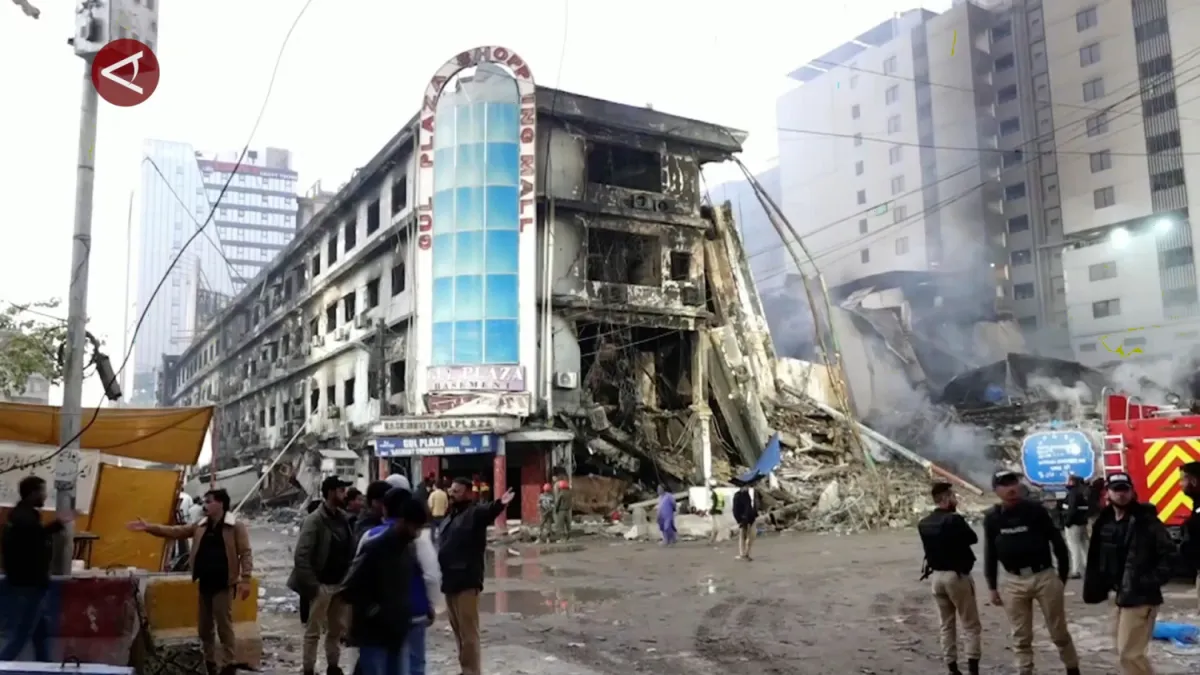 Kebakaran Pusat Perbelanjaan di Karachi, 60 Orang Tewas