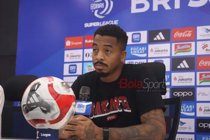 Carlos Eduardo Kembali Menjadi Kiper Utama Persija Jakarta
