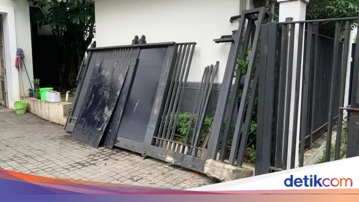 Pengemudi Mabuk Tabrak Pagar Kediaman Putri Jusuf Kalla