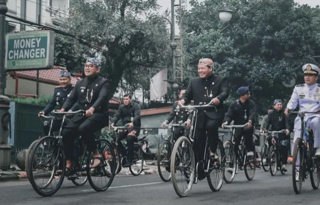 Tantangan Pemerintahan Farhan-Erwin: Sampah, Pengangguran, dan Infrastruktur di Bandung