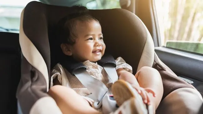 Tips Perjalanan Aman untuk Anak di Car Seat Saat Mudik