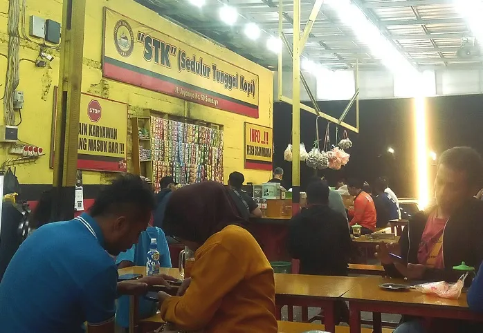 Warkop STK: Ruang Publik untuk Berbagi Cerita dan Persahabatan
