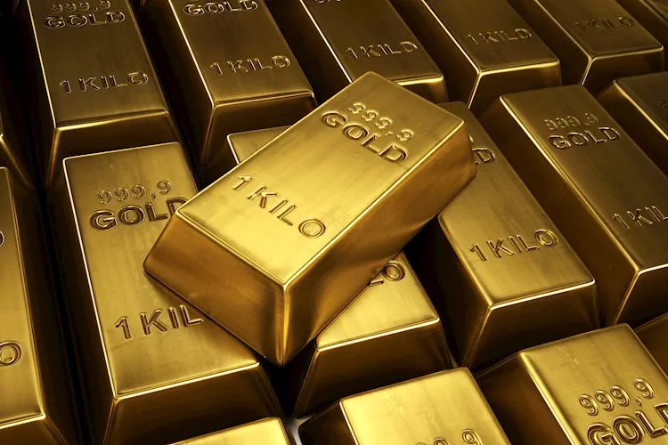 Harga Emas Tertekan Dekat $2.370 di Tengah Penguatan Dolar AS dan Ketidakpastian Geopolitik