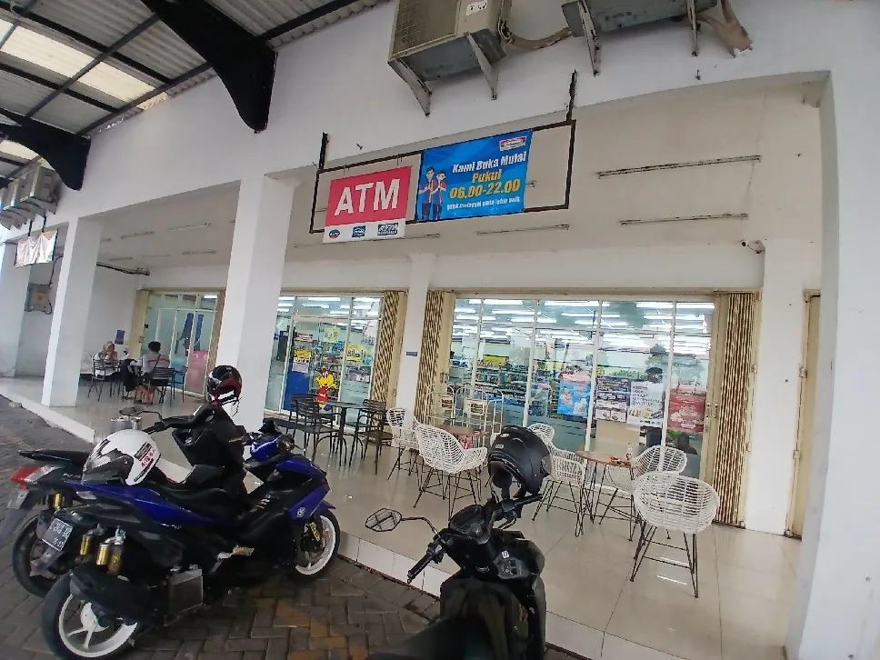 Toko Modern di Lamongan Melanggar Perda Jam Operasional Akan Dikenakan Stiker Peringatan
