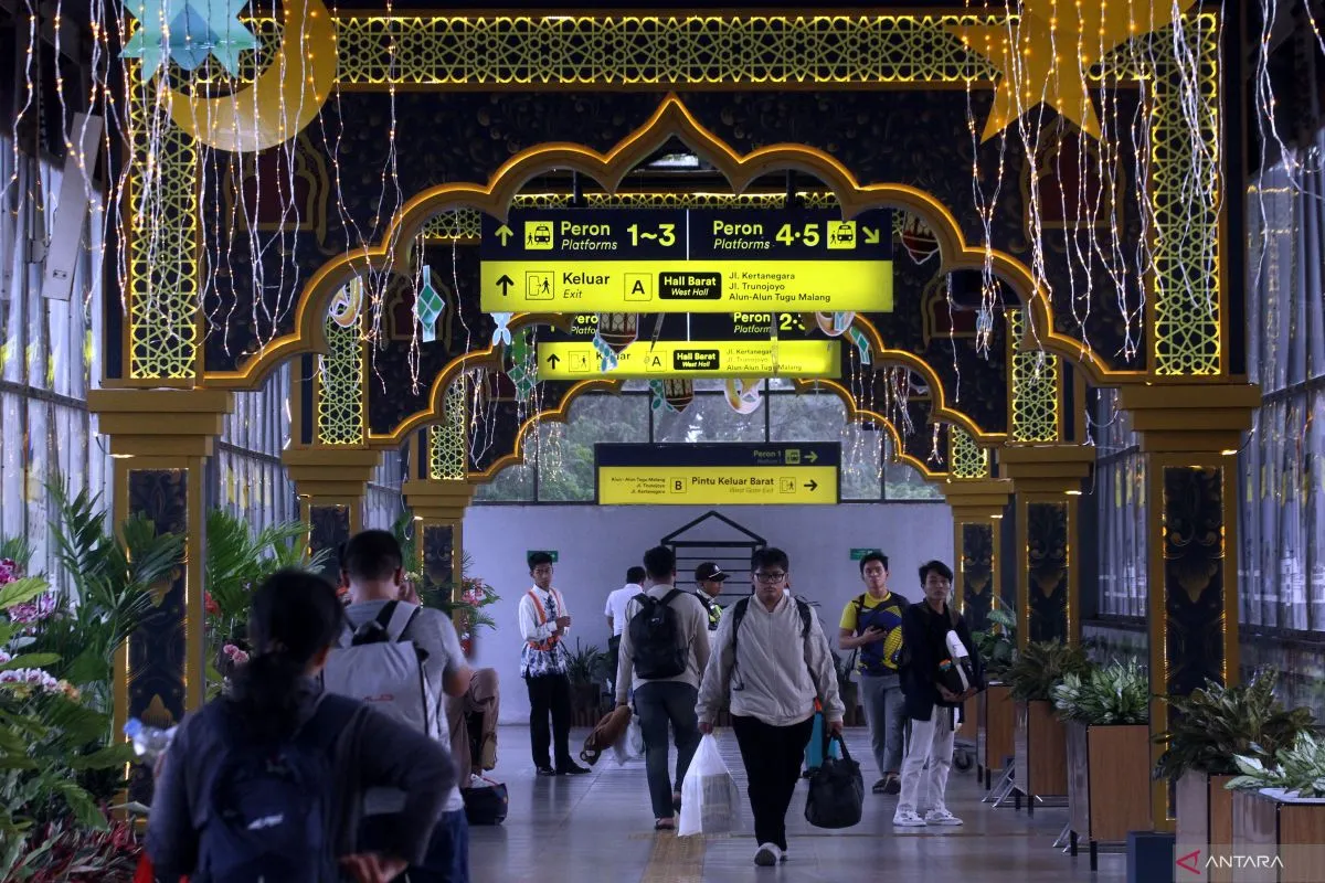 Stasiun Malang Hiasi Suasana Idul Fitri untuk Pemudik