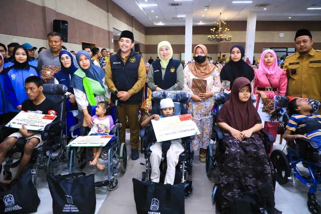 Gubernur Khofifah Salurkan Rp 16,1 Miliar Bansos untuk Pemulihan Ekonomi Probolinggo