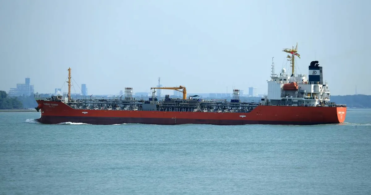 Penutupan Selat Hormuz Dorong Harga Minyak Tembus US$80 per Barel