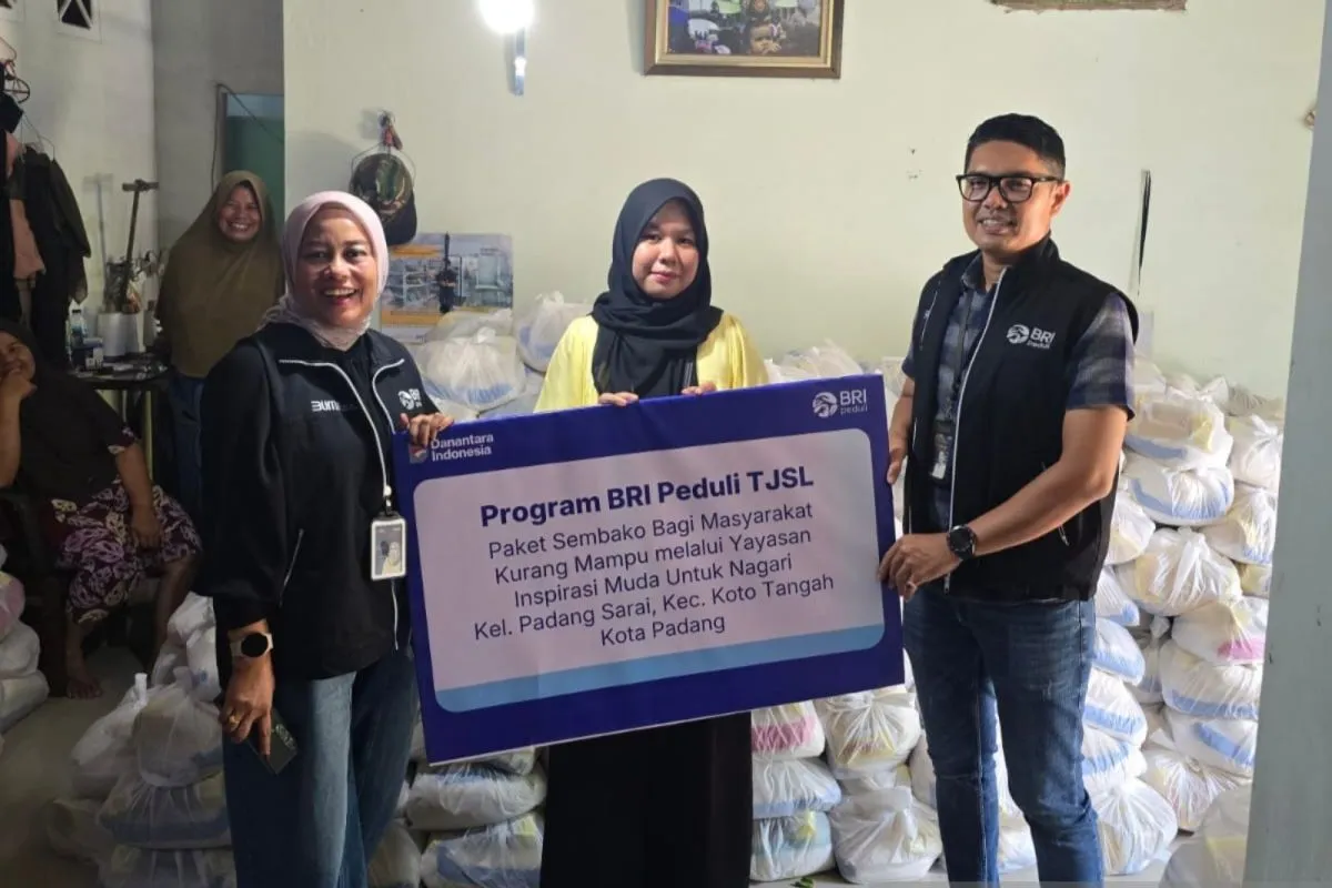 BRI BO Padang Salurkan Sembako untuk Masyarakat Kurang Mampu