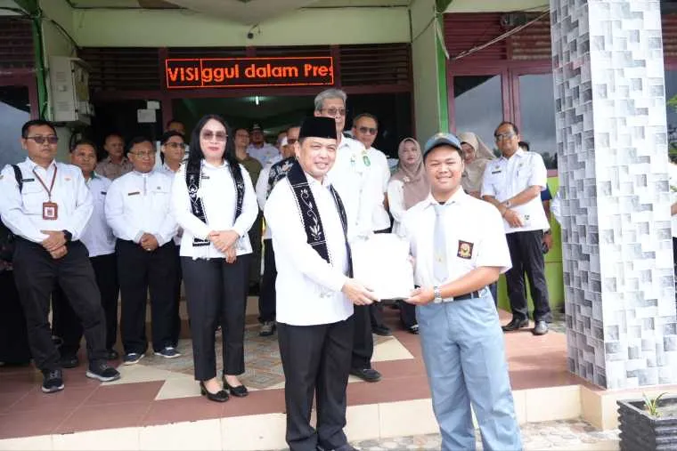 Gubernur Kalbar Dorong Inovasi Pendidikan dan Kesejahteraan Guru di SMKN 1 Sanggau