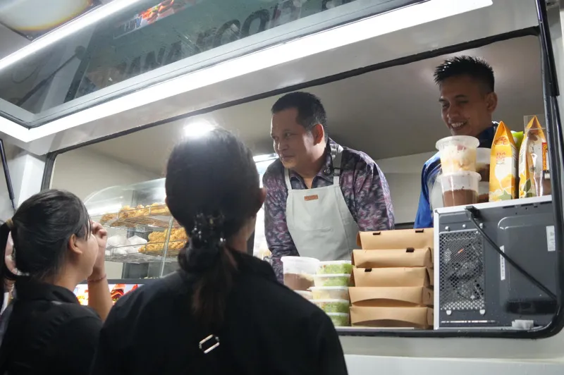 Peluncuran Food Truck UMKM: Bupati Jembrana Jadi Pedagang Sementara