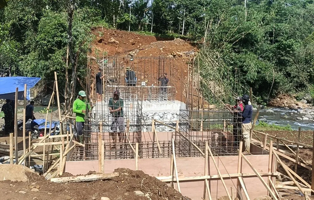 Jembatan Garuda Percepat Akses Ekonomi di Tambahrejo