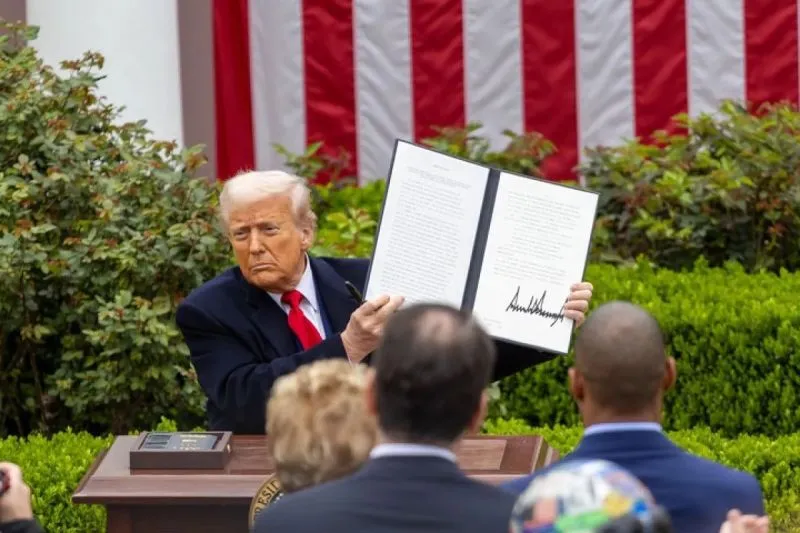 Trump Umumkan Tarif 10 Persen Setelah Putusan Mahkamah Agung